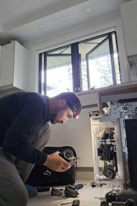 local jacksonville technician fixing dishwasher motor
